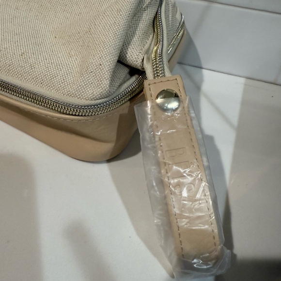 New! BEIS The Dopp Kit in Beige - Picture 5 of 6